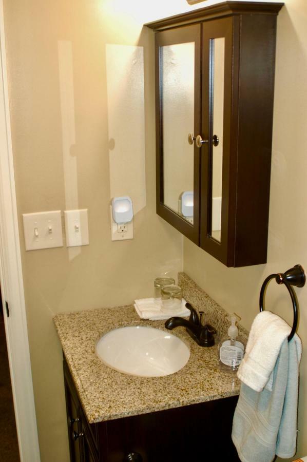 Blue Bear Den 3Br 2Ba Dtc Private Apt Hot Tub Extérieur photo